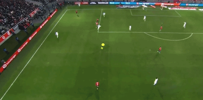 法甲赛报：姆巴佩点球未能拯救救世主 大卫第94分钟倒计时追平 巴黎1-1战平里尔