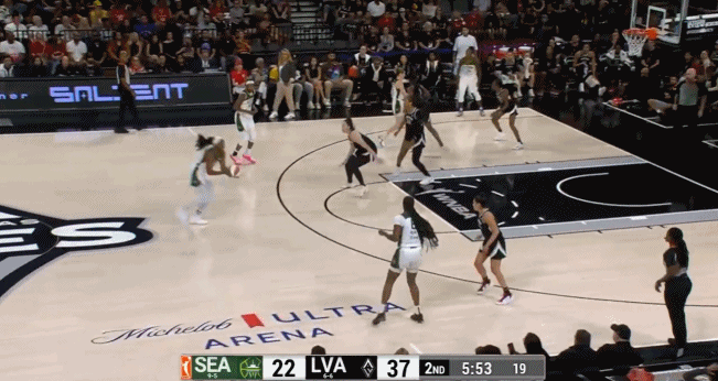 WNBA半场：格雷回归 杨单节拿下14分 王牌队打出25-9 风暴队以47-32领先 