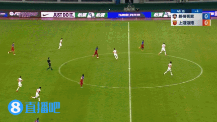 犯规了吗？茹子楠跑出大空间 被李帅拦截 裁判示意没有犯规 