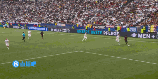 绝对无效！卢卡库第86分钟进球 但VAR介入并判定奥蓬达助攻前手球 